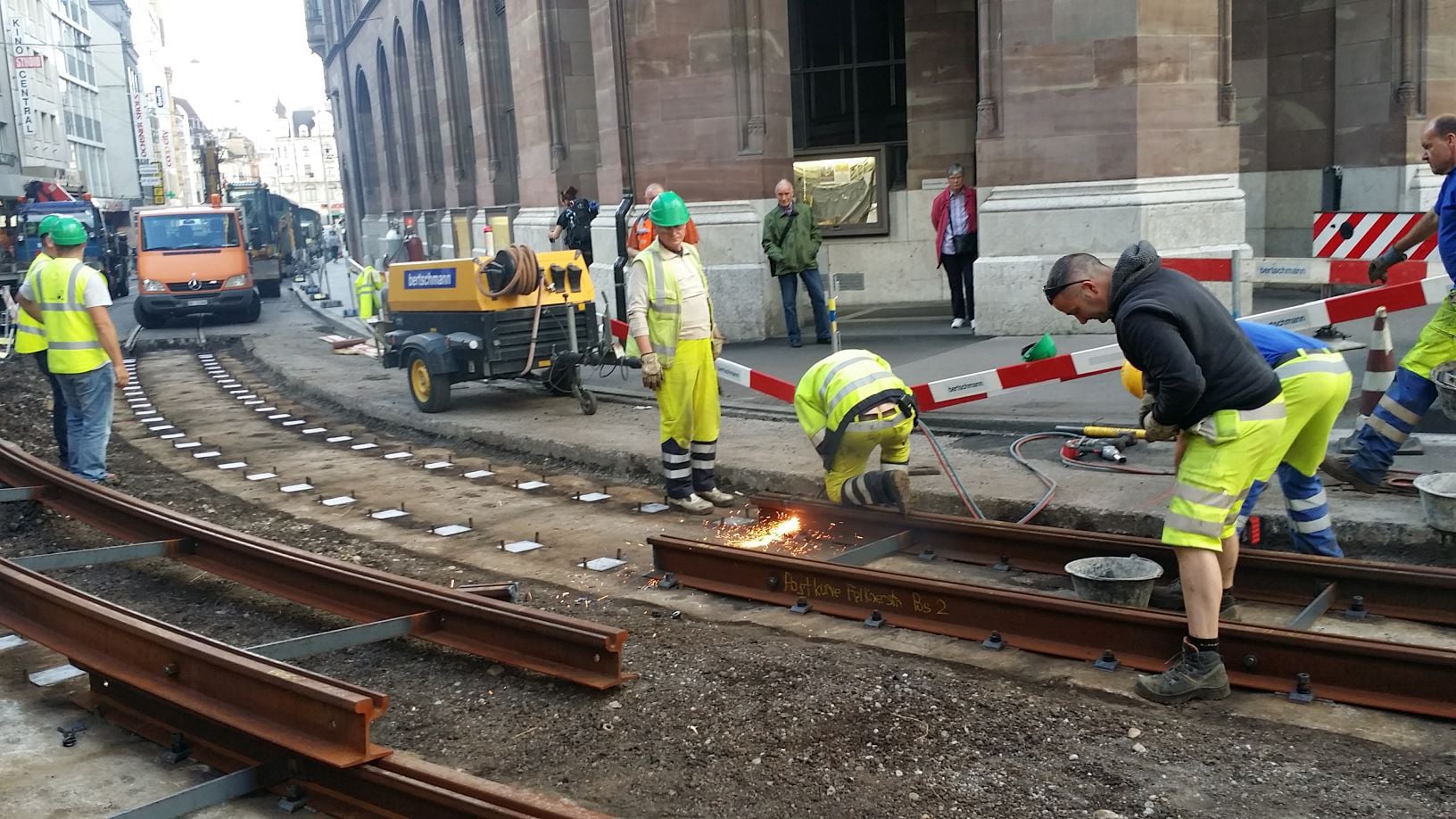 BINARYCUBE GMBH - Rüchligweg 55 - 4125 Riehen – Basel  - Schweiz // Vollumfängliche Informatiklösungen / ERP / CRM / Applikationen / Datenbanken / Konzeptionierung / Gesamt-Koordinationen / Erhaltungsplanung / Ingenieurwesen / Netzwerk / Software-Entwicklung / Schulungen / Projektportfolio / Infrastruktur-Koordination / GIS / Schnittstellen und weiteres