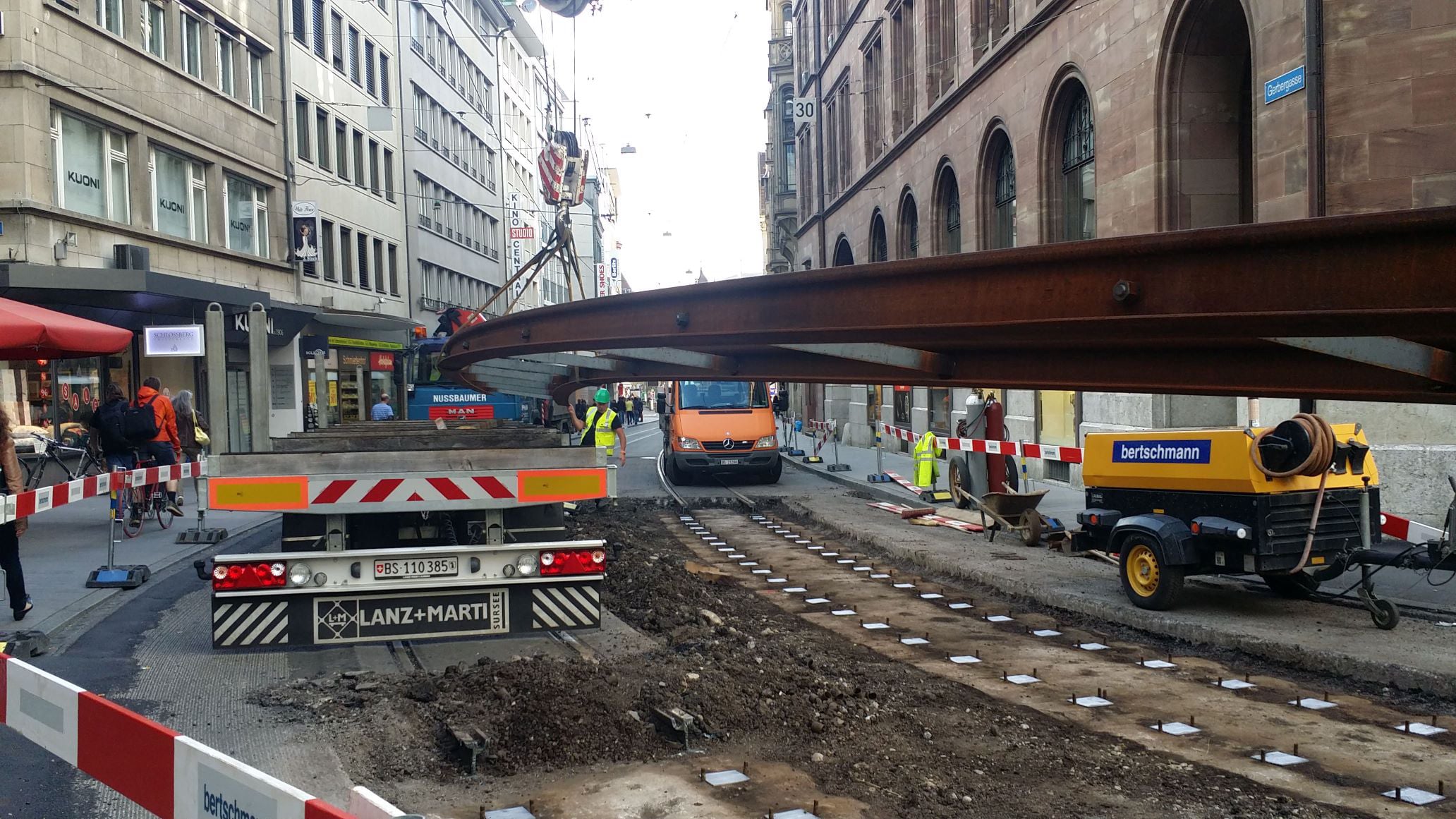 BINARYCUBE GMBH - Rüchligweg 55 - 4125 Riehen – Basel  - Schweiz // Vollumfängliche Informatiklösungen / ERP / CRM / Applikationen / Datenbanken / Konzeptionierung / Gesamt-Koordinationen / Erhaltungsplanung / Ingenieurwesen / Netzwerk / Software-Entwicklung / Schulungen / Projektportfolio / Infrastruktur-Koordination / GIS / Schnittstellen und weiteres